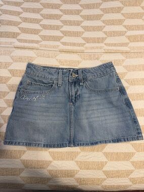 Hollister Low-Rise Class of '26 Denim Mini Skort Jean skirt / shorts 000 W 23